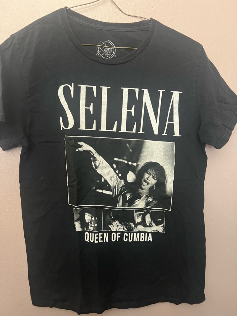 Selena 'Queen of Cumbia' Black Graphic Tee Pre Owned Size M
